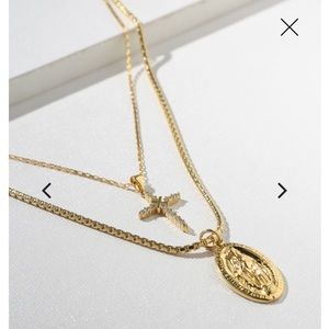 ✨SOLD✨Vanessa Mooney Gold Madonna Necklace